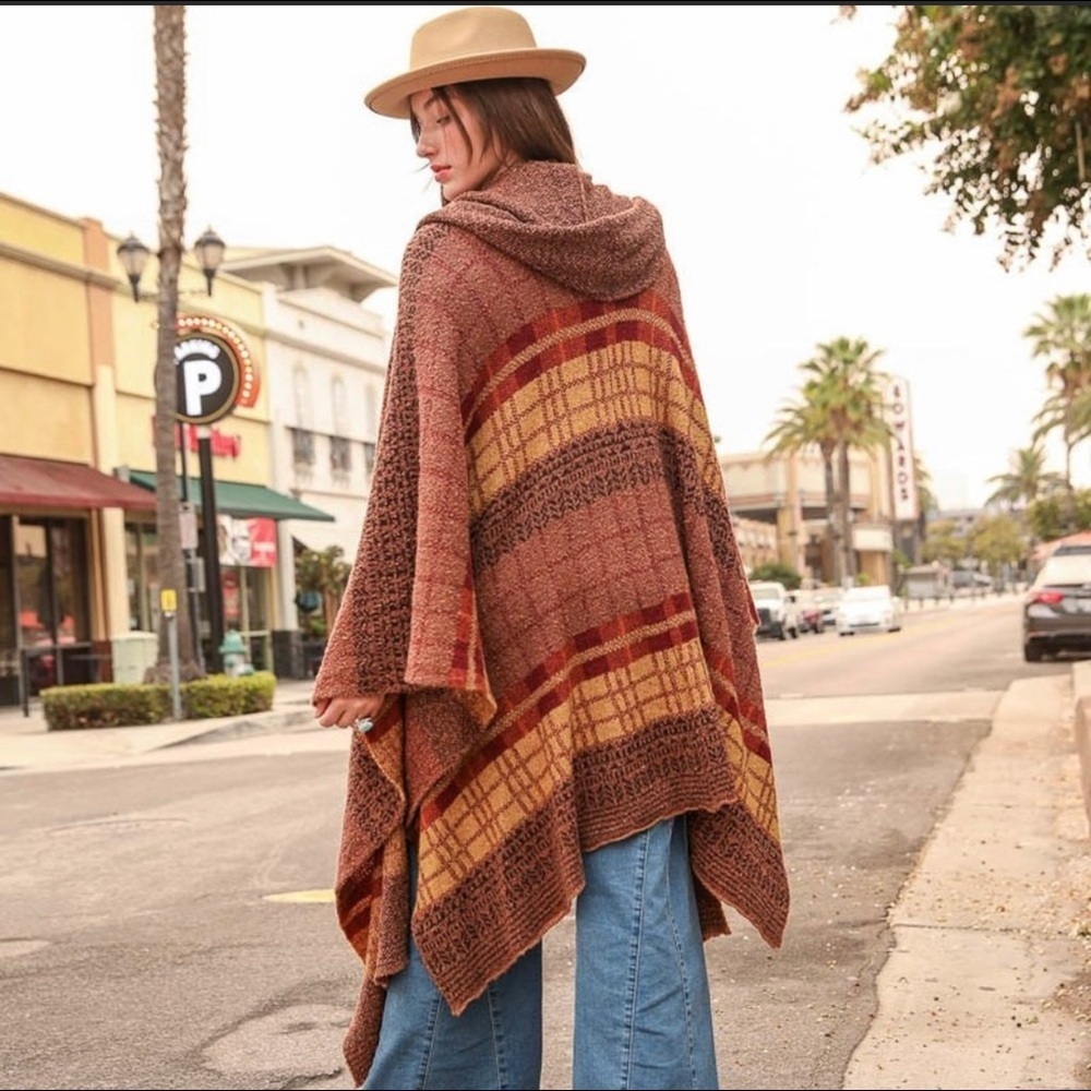 The FREYA Hooded Tartan Ruana - Picture 2 of 6